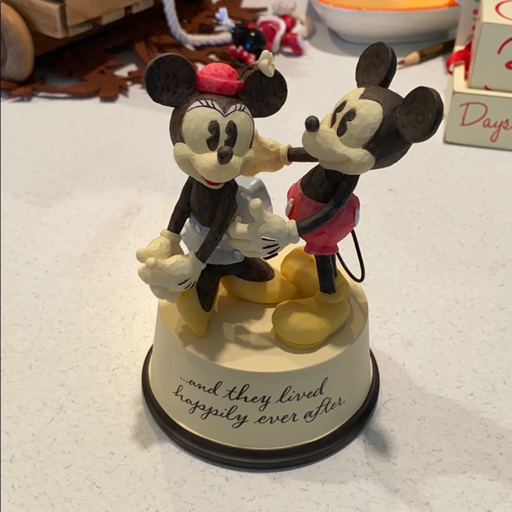 Mickey and Minnie Mouse mini statue